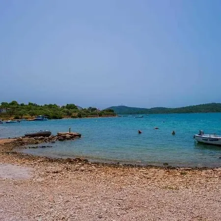 Mobile Toni With Shared Pool Near Vakantiehuis