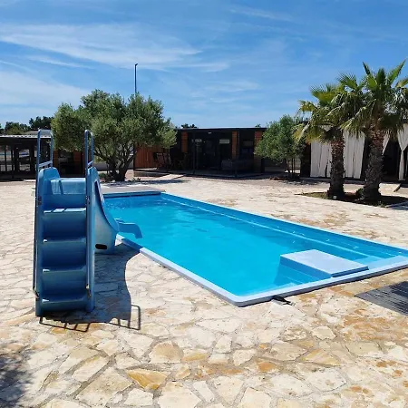 Vakantiehuis Mobile Toni With Shared Pool Near *