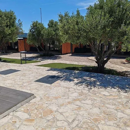 Mobile Toni With Shared Pool Near Vakantiehuis *